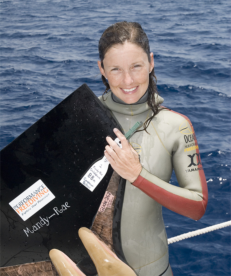 Photo of Mandy-Rae winning a freediving award